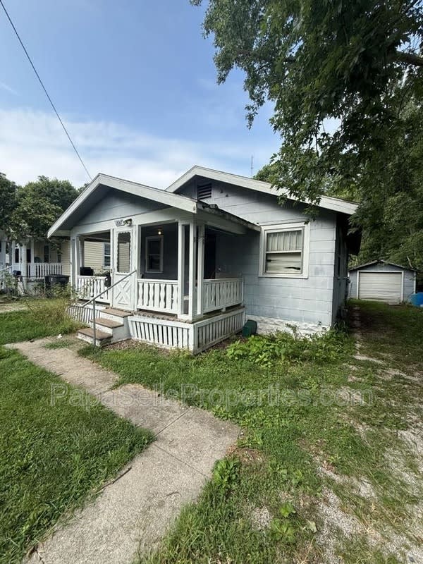 2067 N Maple Ave – photo 1 of 13