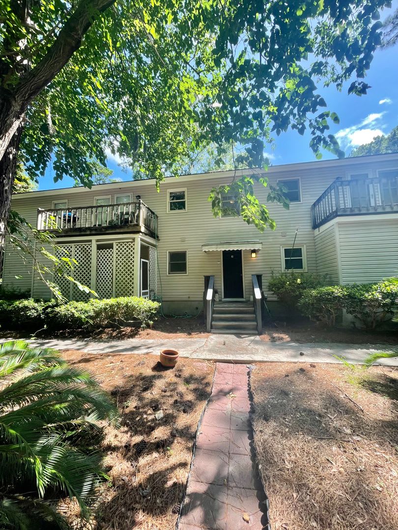 Inviting Two-Bedroom Home Near Savannah’s Islands – photo 1 of 13