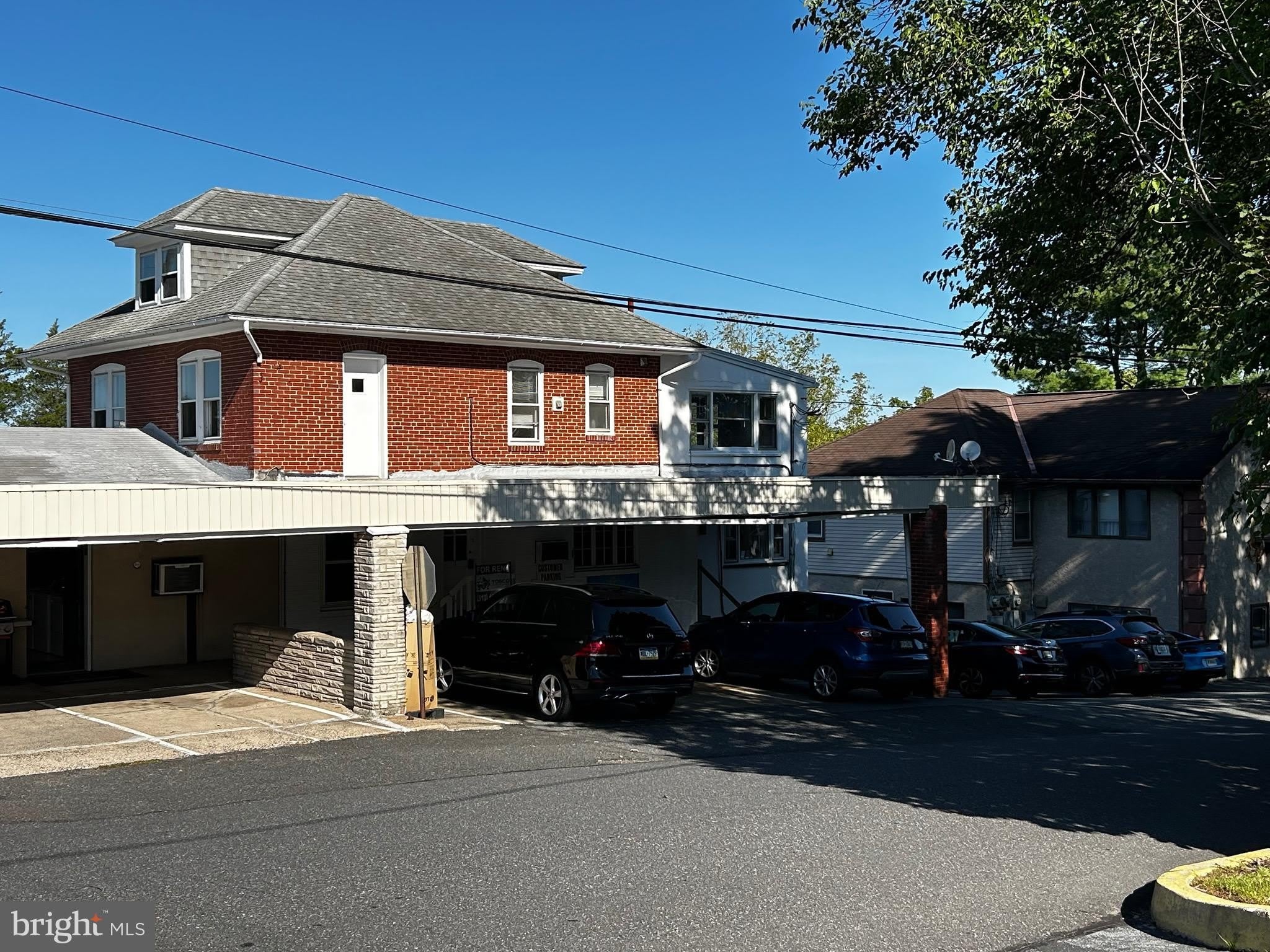 2783 E HIGH Street – photo 1 of 10