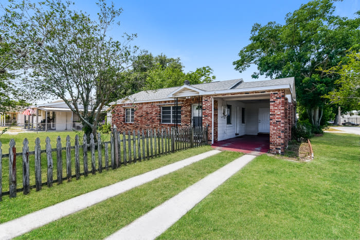 402 Ariana Avenue – photo 1 of 14