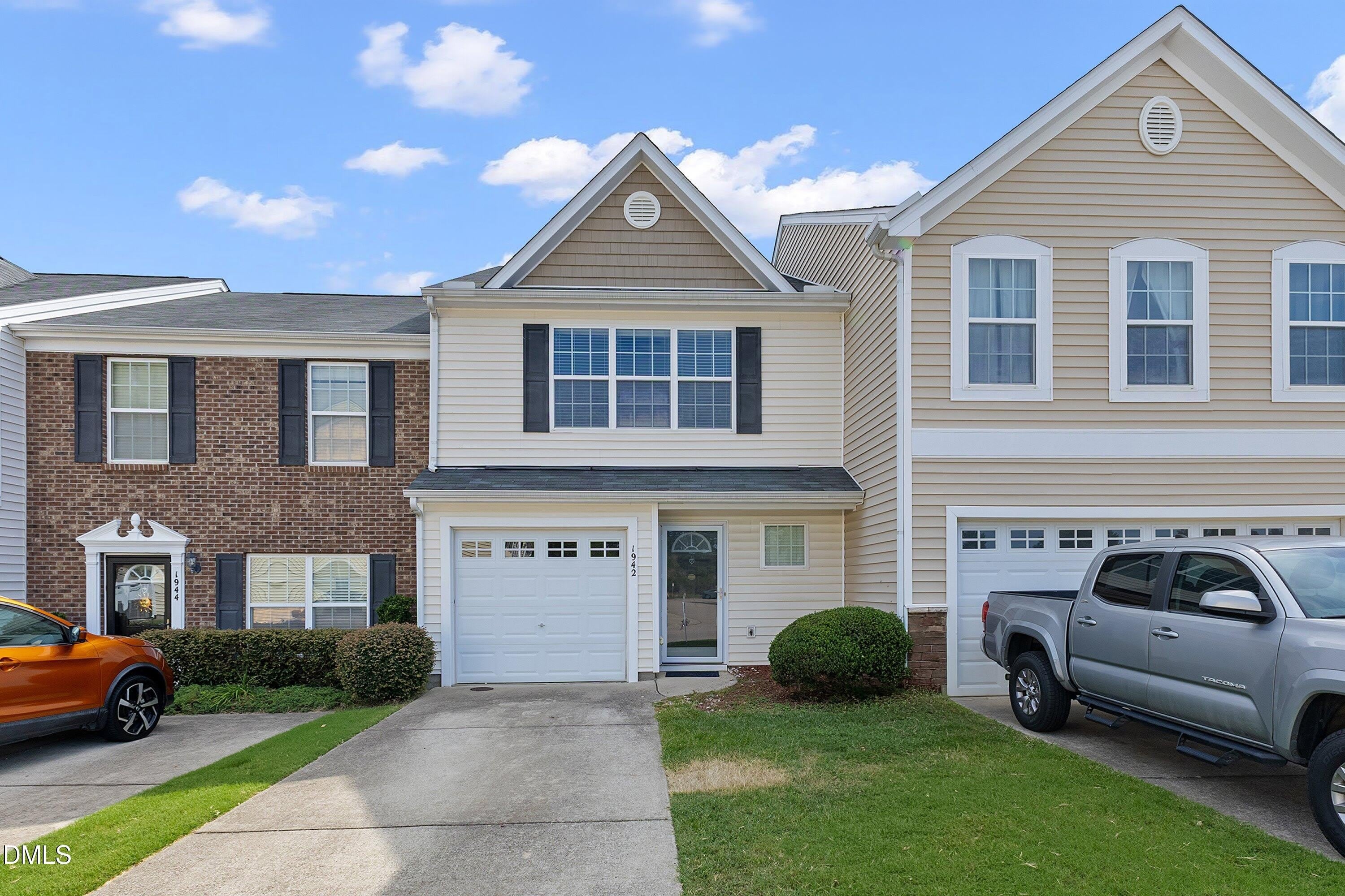 1942 Grassy Banks Drive – photo 1