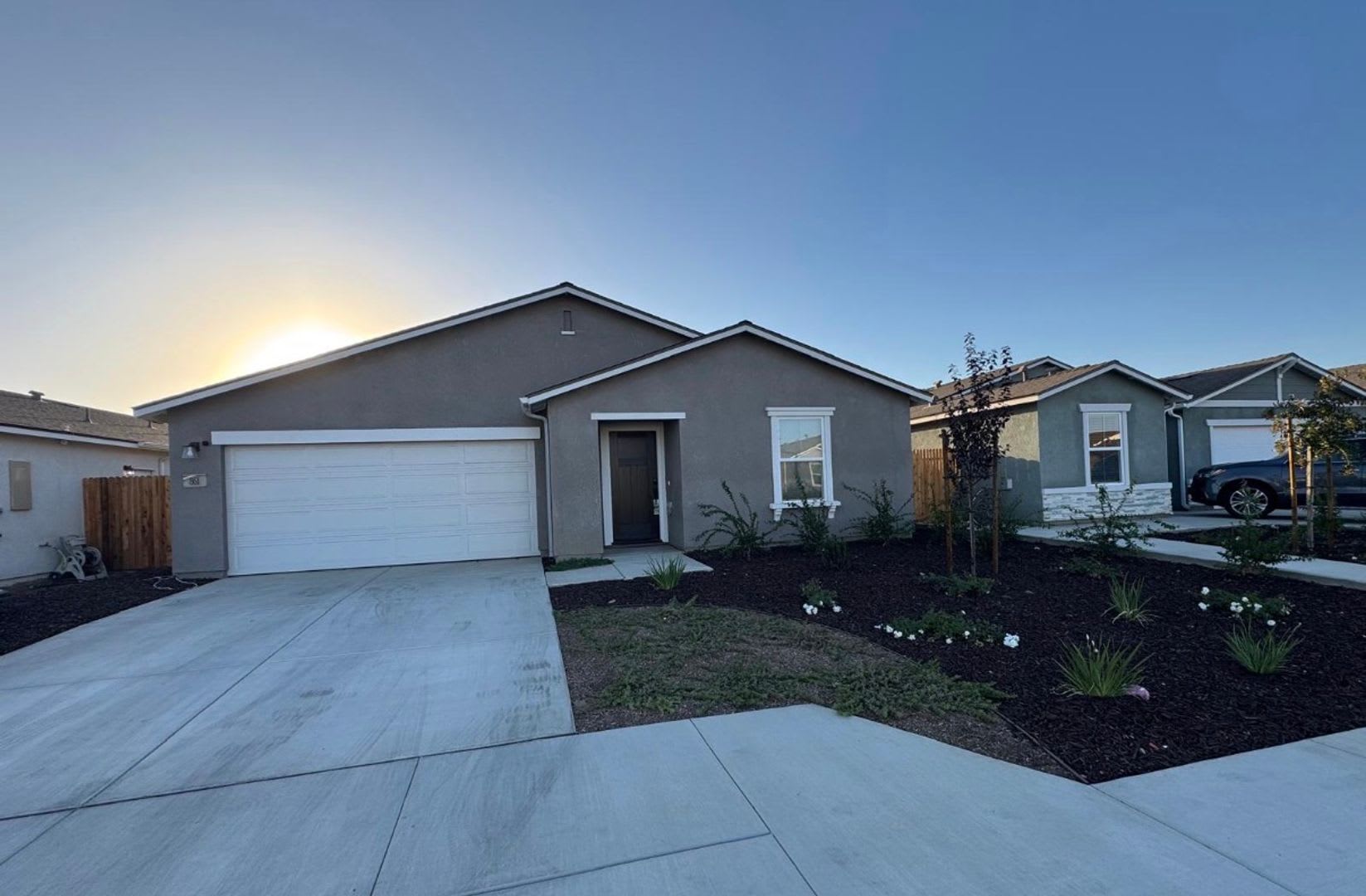 **Beautiful 4 Bedroom, 3 Bathroom Home for Rent!** – photo 1