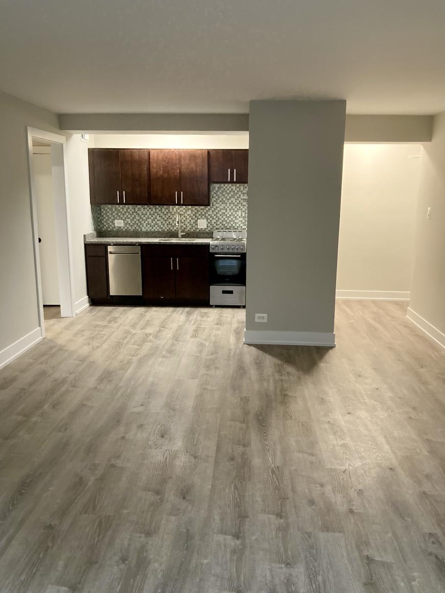 447 W Wellington – photo 1