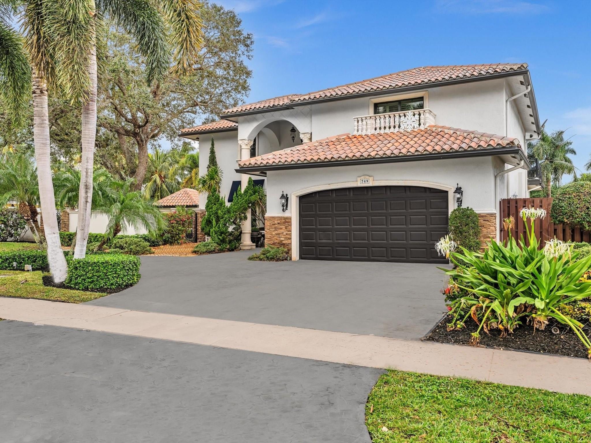 749 SW 2ND Street – photo 1