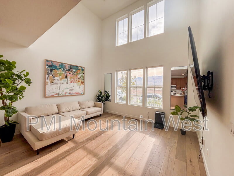 11682 S Bingham Rim Rd – photo 1 of 157