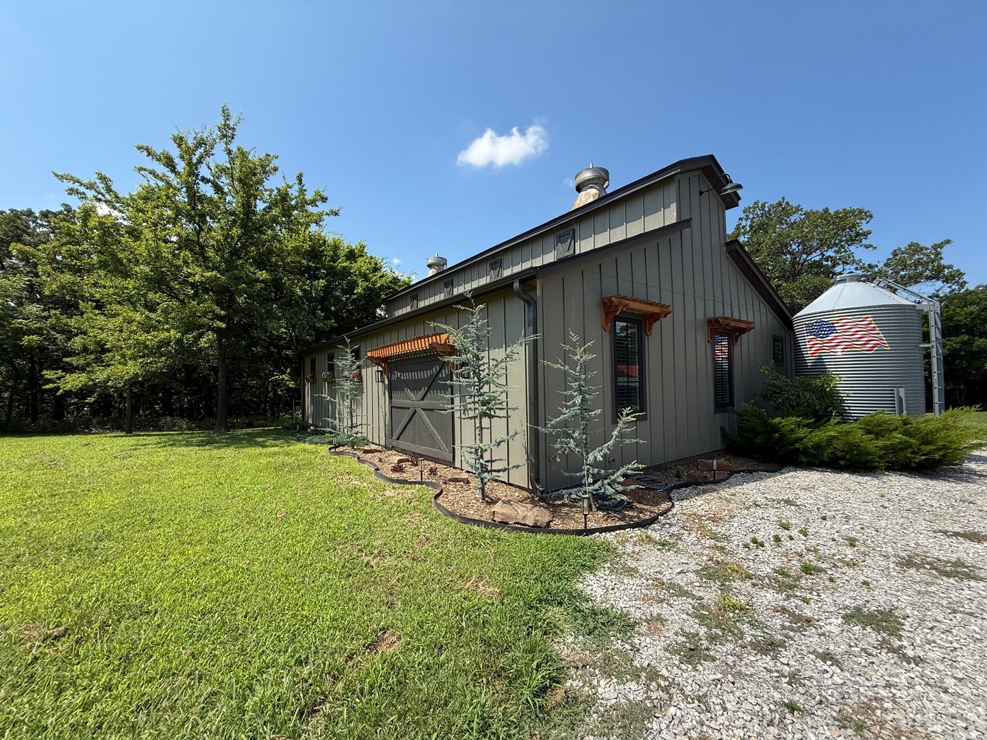 Uniquely charming lake house 2bd 2ba – photo 1 of 18