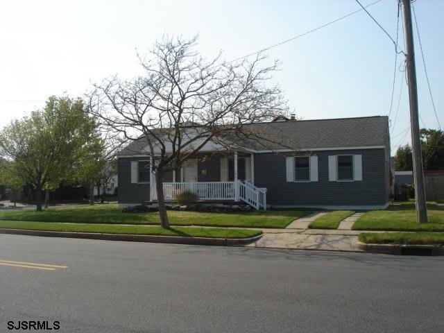 209 N Rosborough Ave – photo 1 of 16