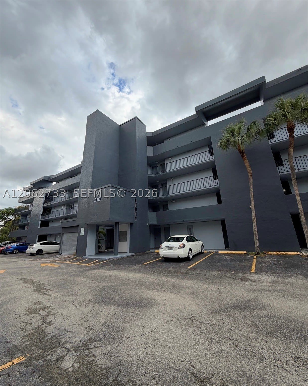 310 Fontainebleau Blvd – photo 1
