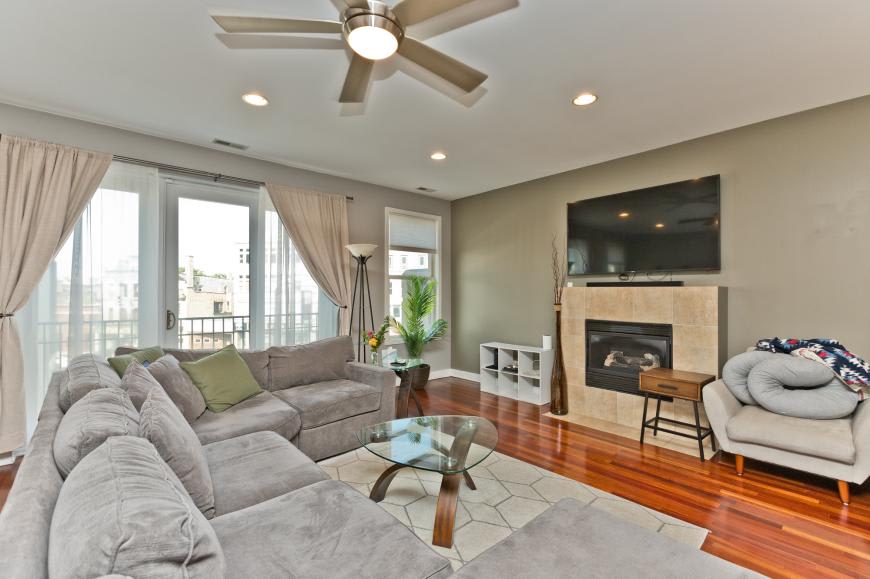 1232 N Milwaukee ave – photo 1