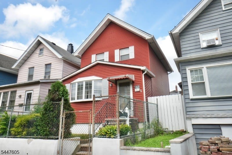 425 Davis Ave – photo 1 of 41