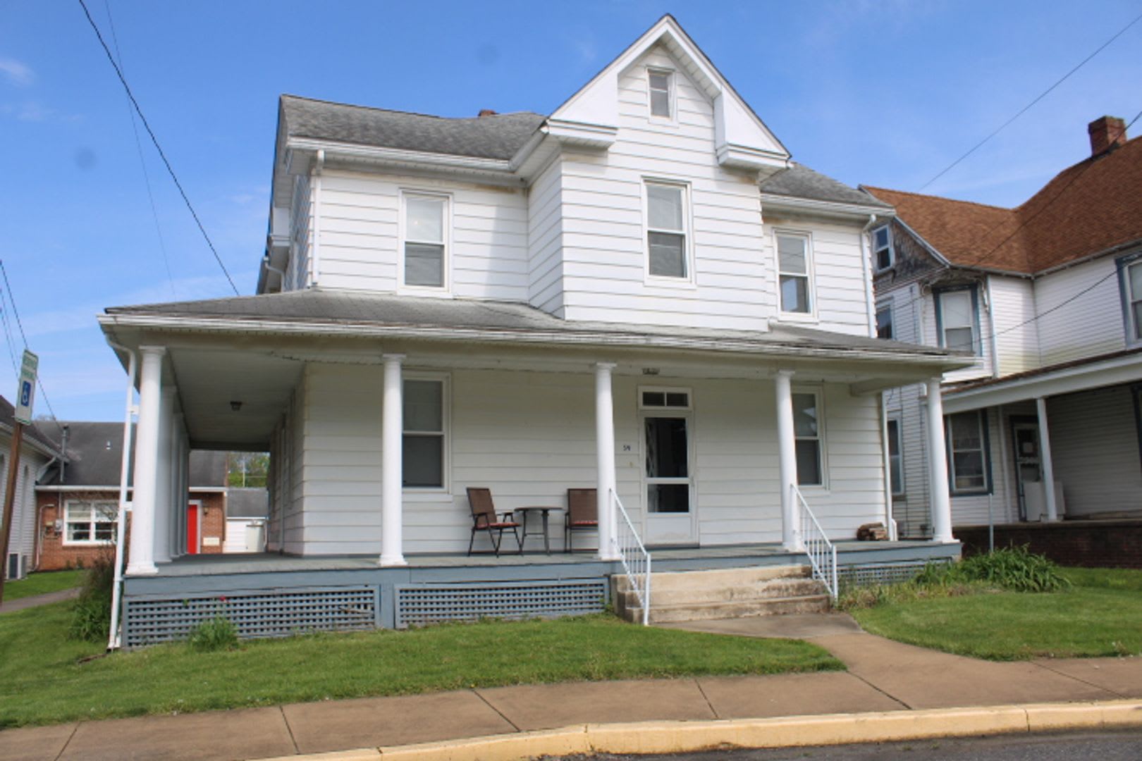 Spacious Single Family Home – photo 1 of 8