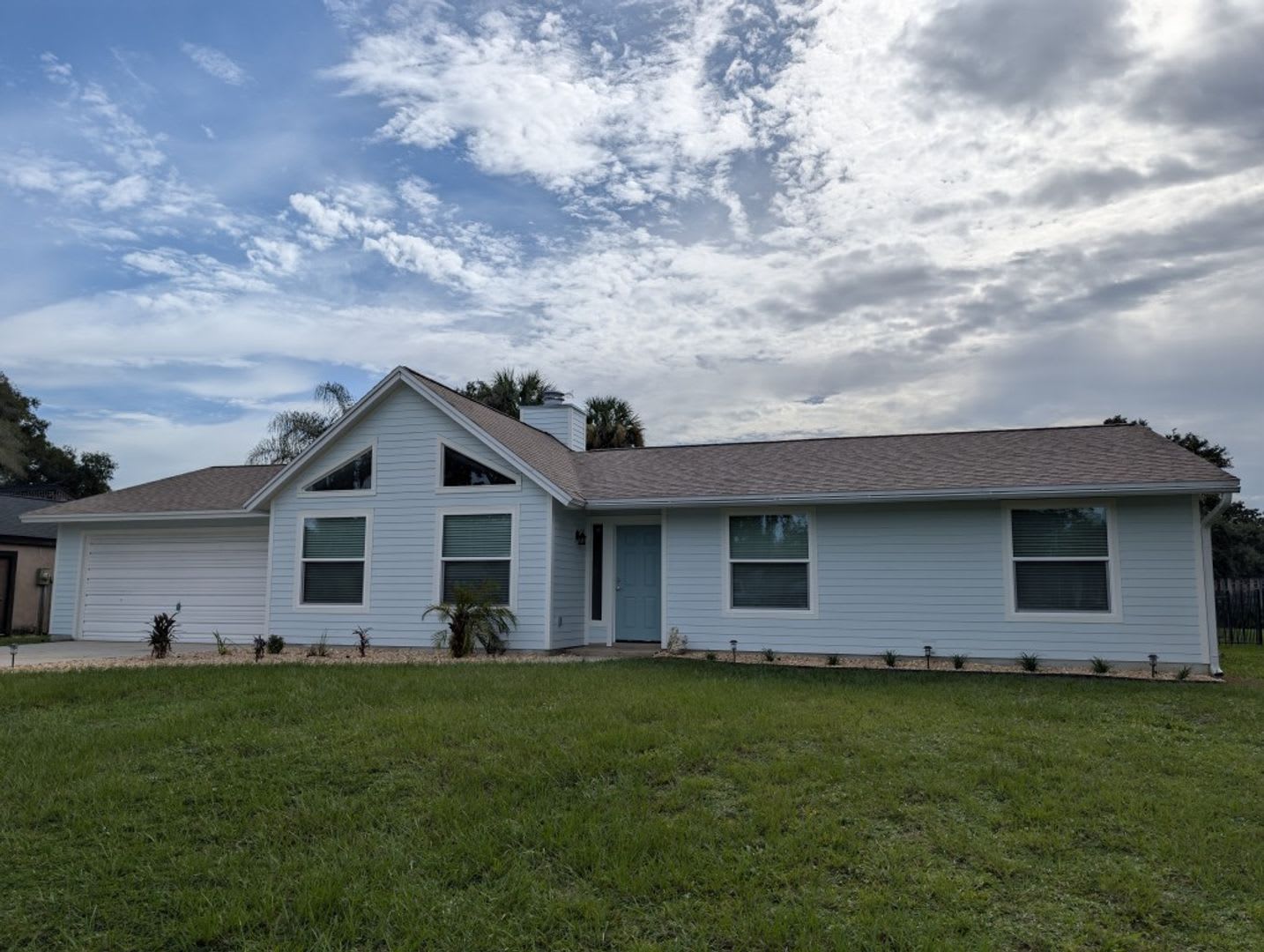 1 Story 3 Bed/2 Bath Large Home, Screened Porch, Fenced Yard – photo 1
