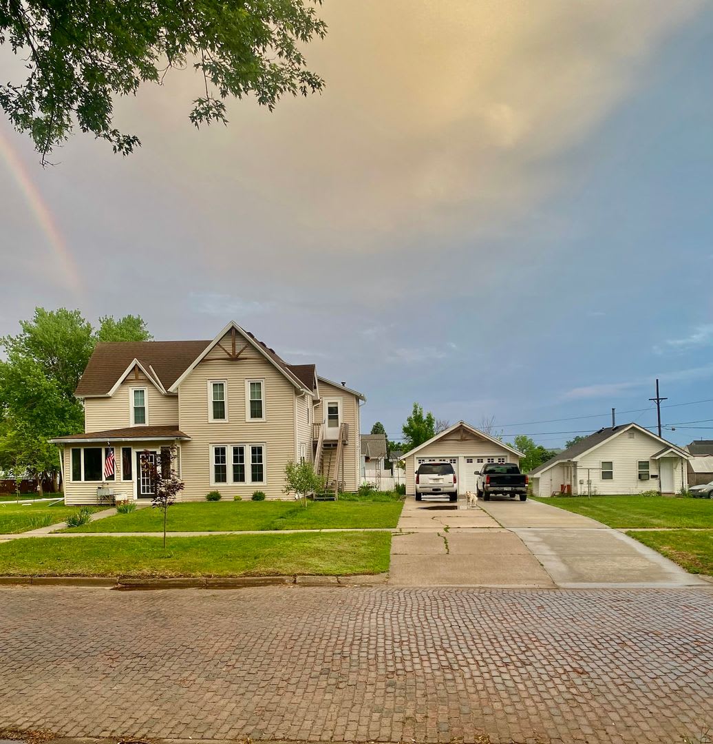 301 W 1st Street – photo 1 of 33