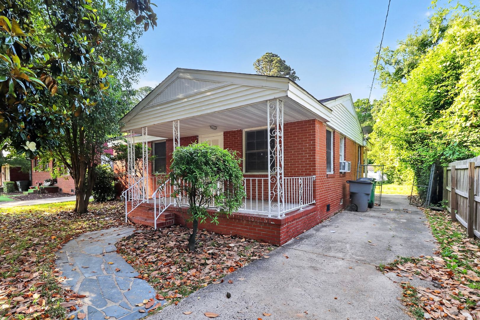 3 Bedroom Home located in Lincoln Heights! – photo 1