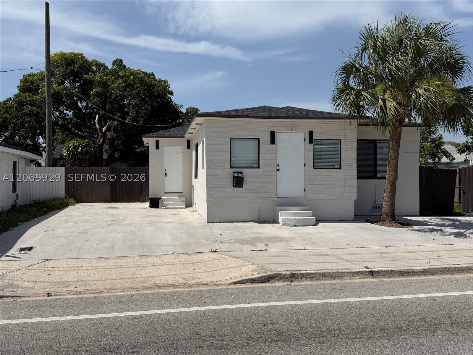 107 W Pembroke Rd – photo 1
