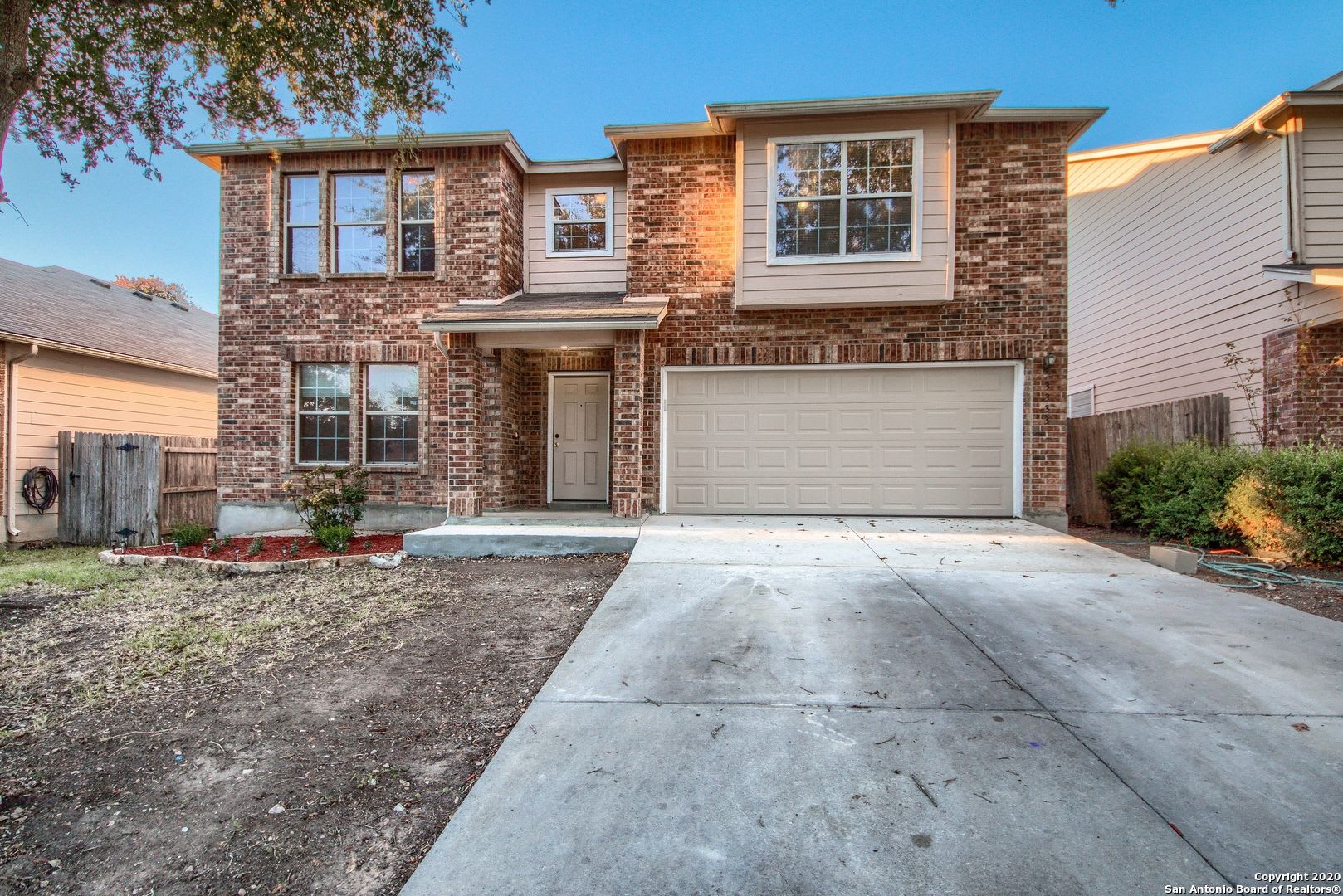 Gorgeous 5 Bedroom Rental 3333 Whisper Haven – photo 1