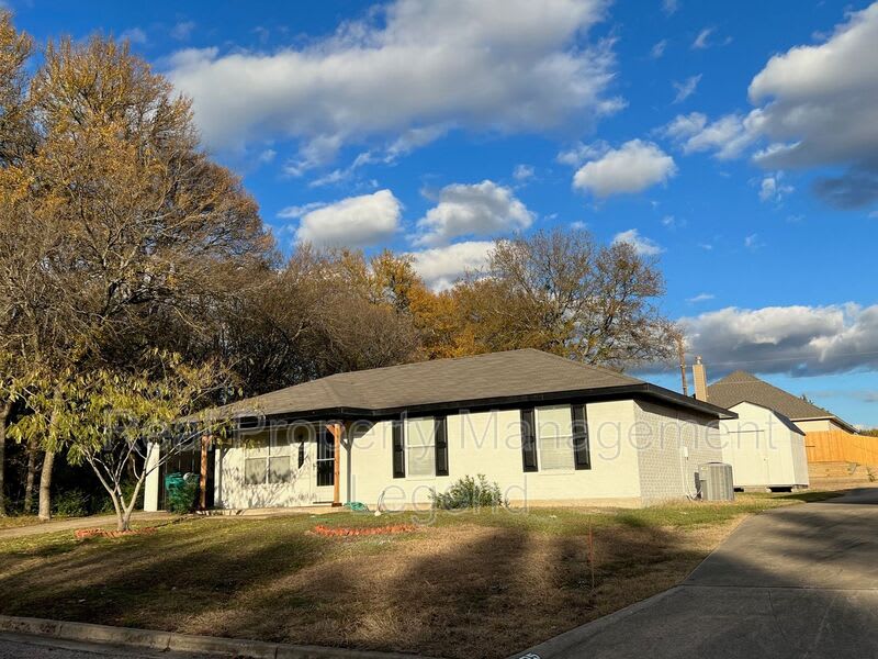 701 S Valentine Dr. – photo 1