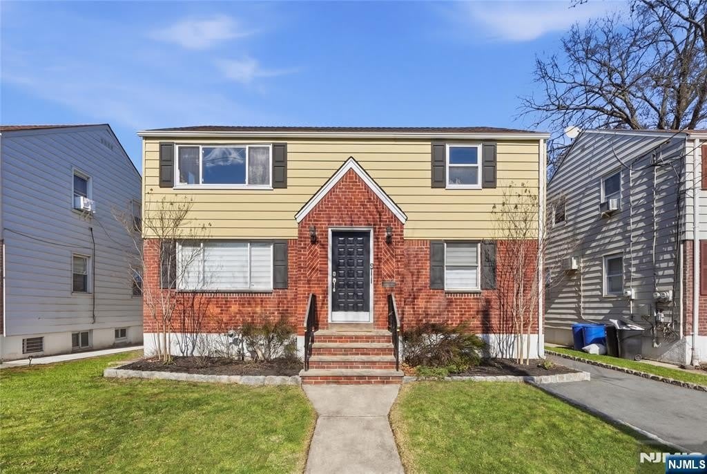 73 Macarthur Avenue – photo 1 of 11
