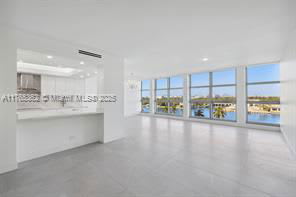 5055 Collins Avenue – photo 1