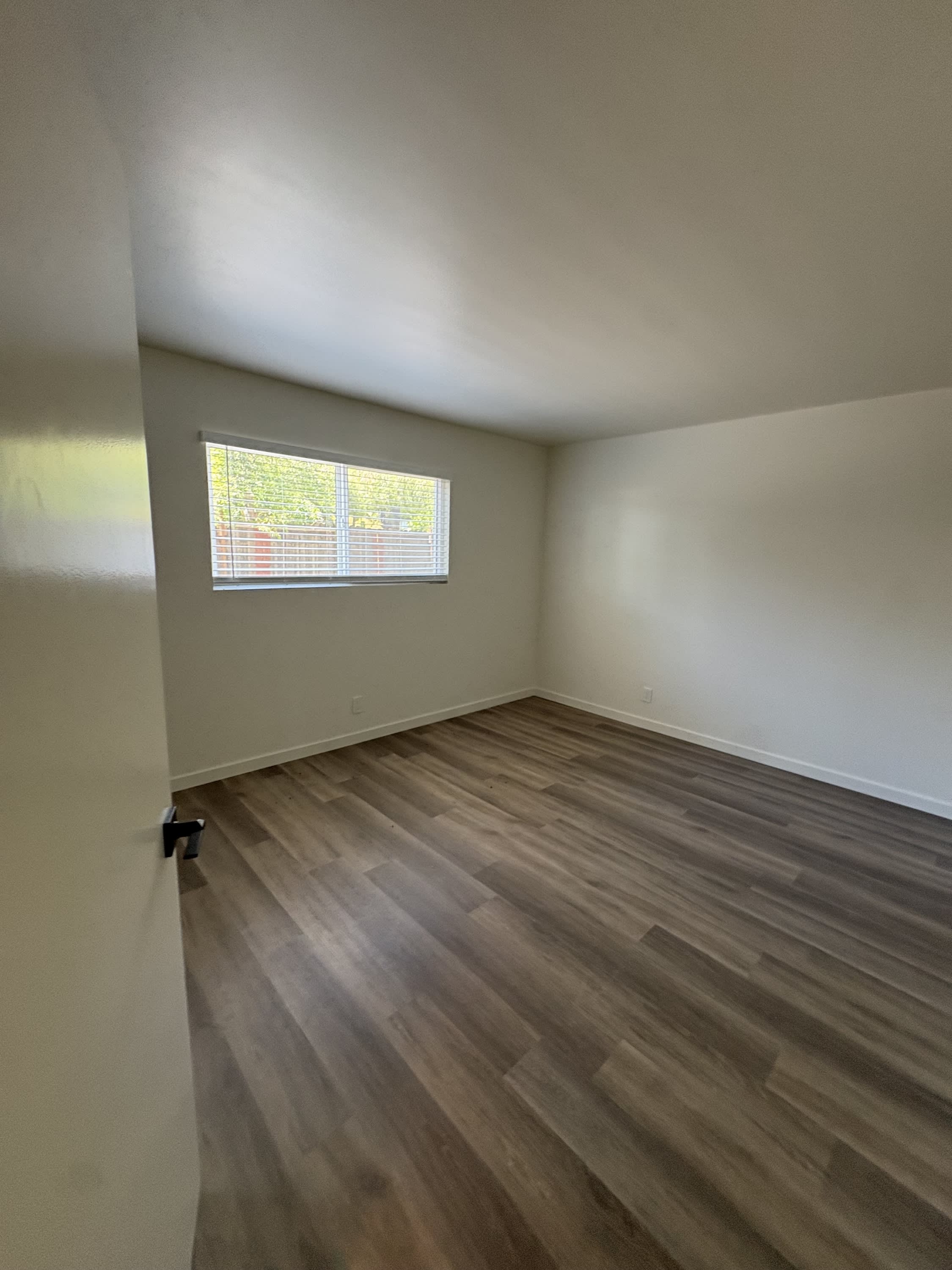 516 East Oak Street – photo 1 of 9