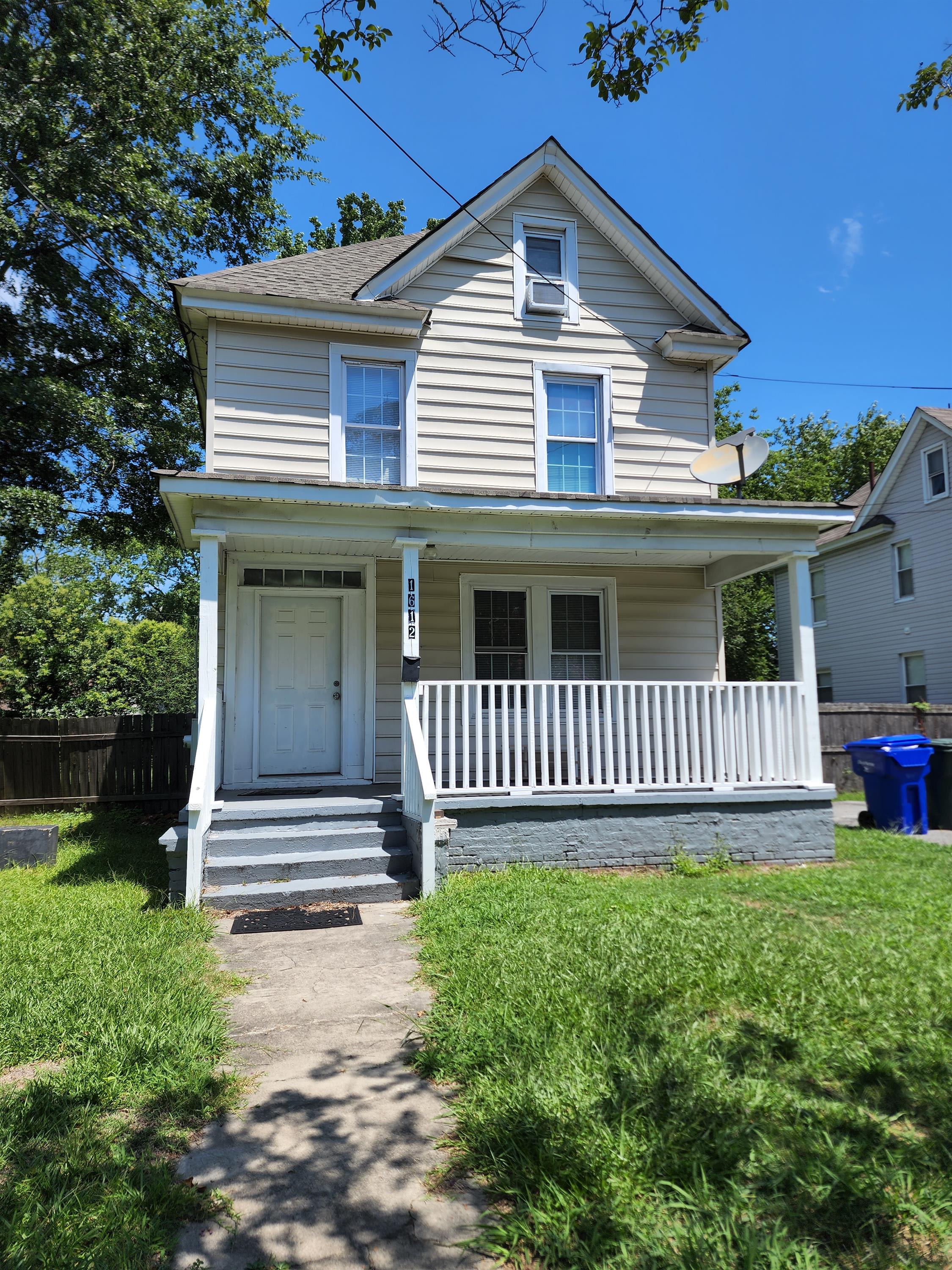 1612 West 48th Street – photo 1