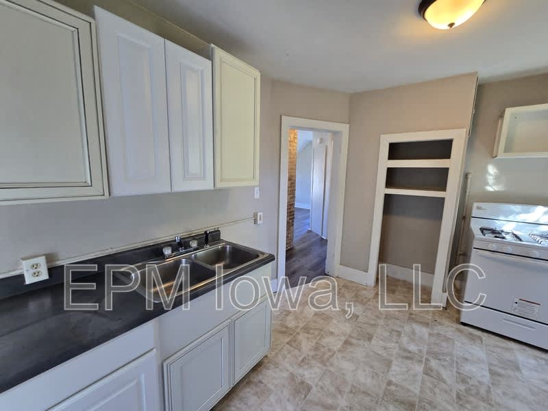 437 1 2 Riehl Street – photo 1 of 87