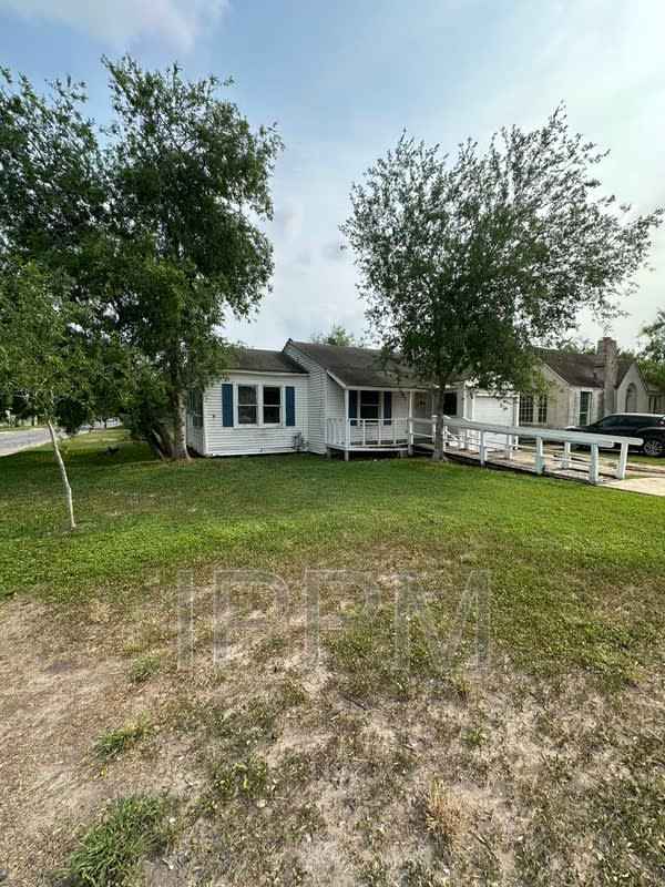 501 W Pierce Ave – photo 1 of 10
