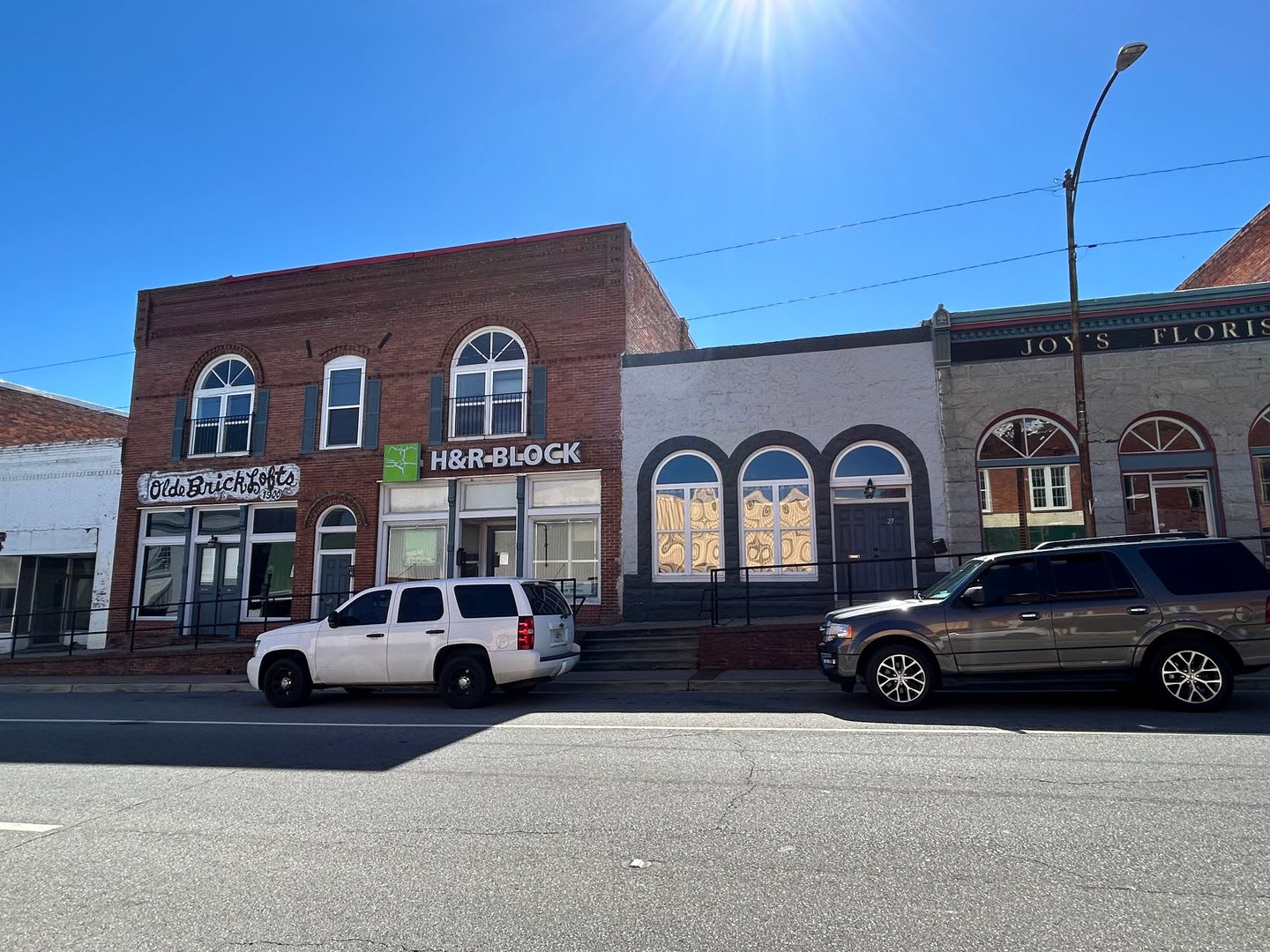 27 W Oak St – photo 1 of 15
