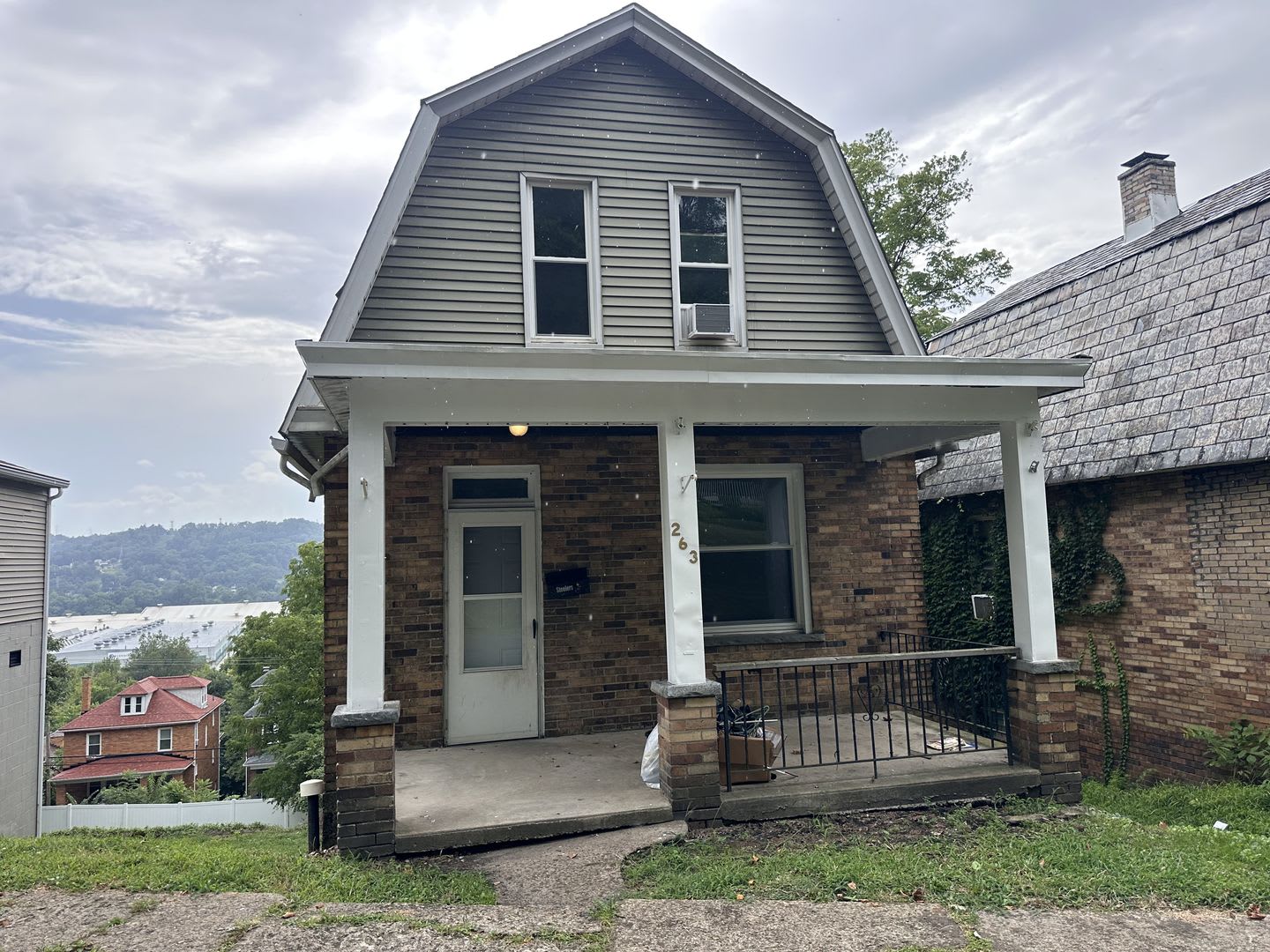 Charming 2-Bedroom Home in Ambridge – Convenient Location! – photo 1 of 19
