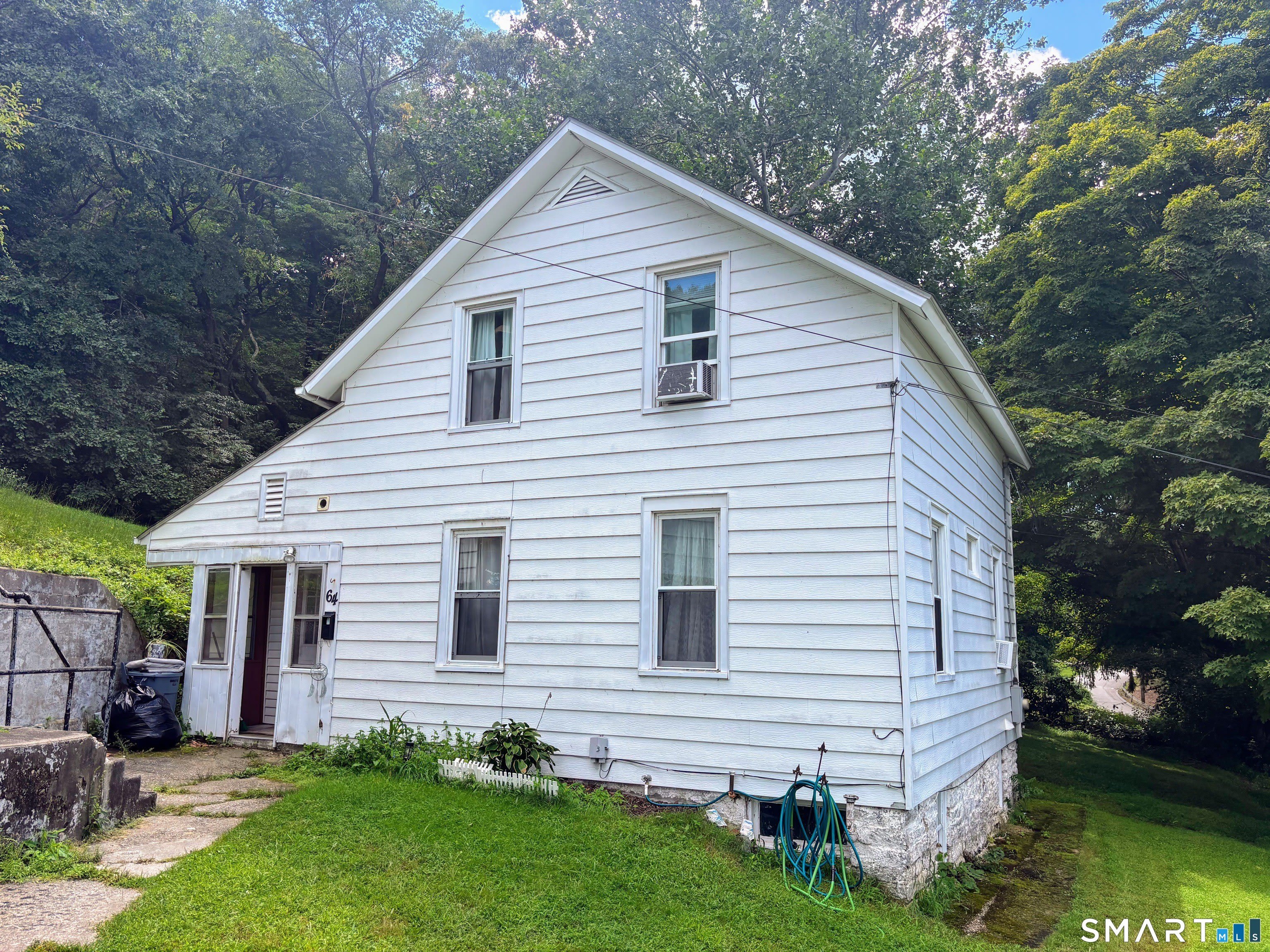 64 Winter Avenue – photo 1 of 17