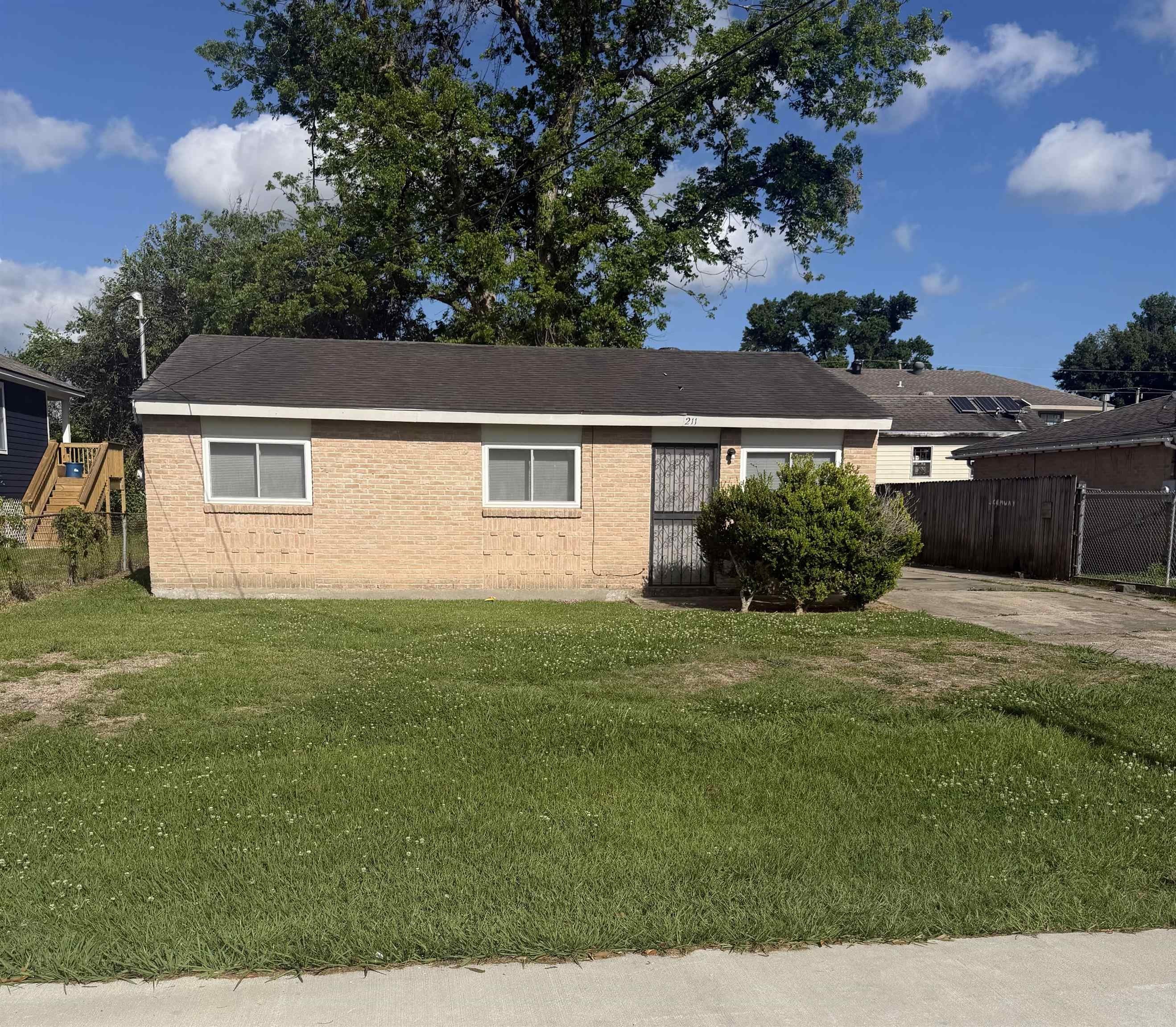 211 St Malo Street – photo 1 of 14