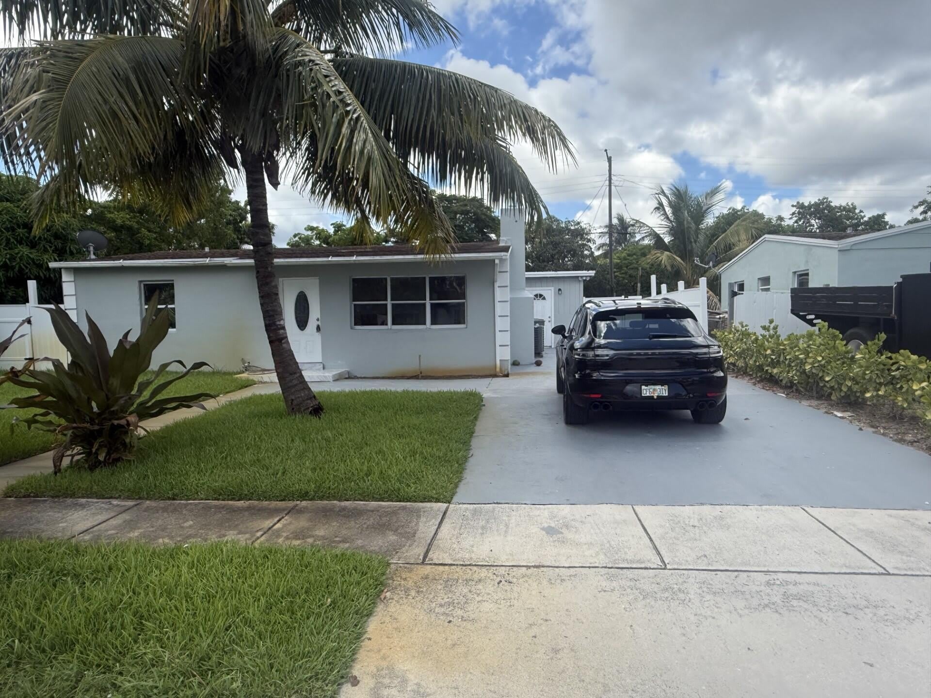 2329 FAIRWAY Drive – photo 1 of 13