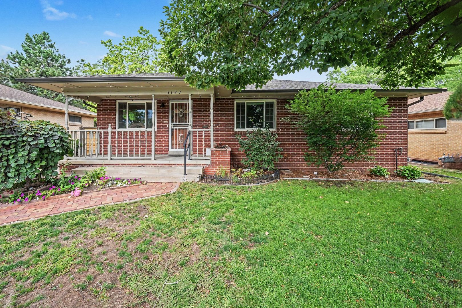Spacious 4-Bedroom Home with Finished Basement & Secure Backyard – photo 1
