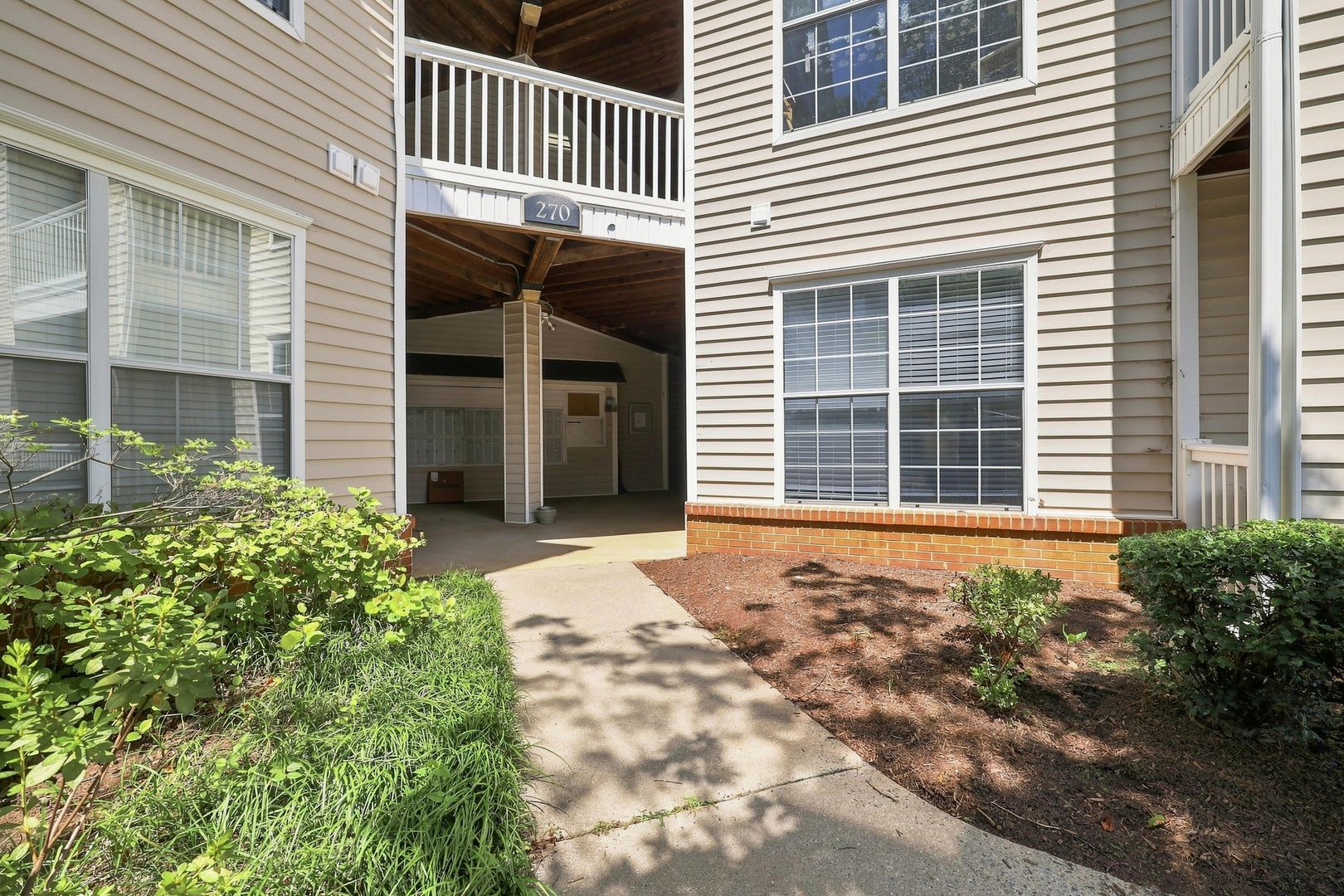 Riverbend Condominiums — 270 Riverbend Dr, Unit 2D, Charlottesville, VA 22911 – photo 1 of 18