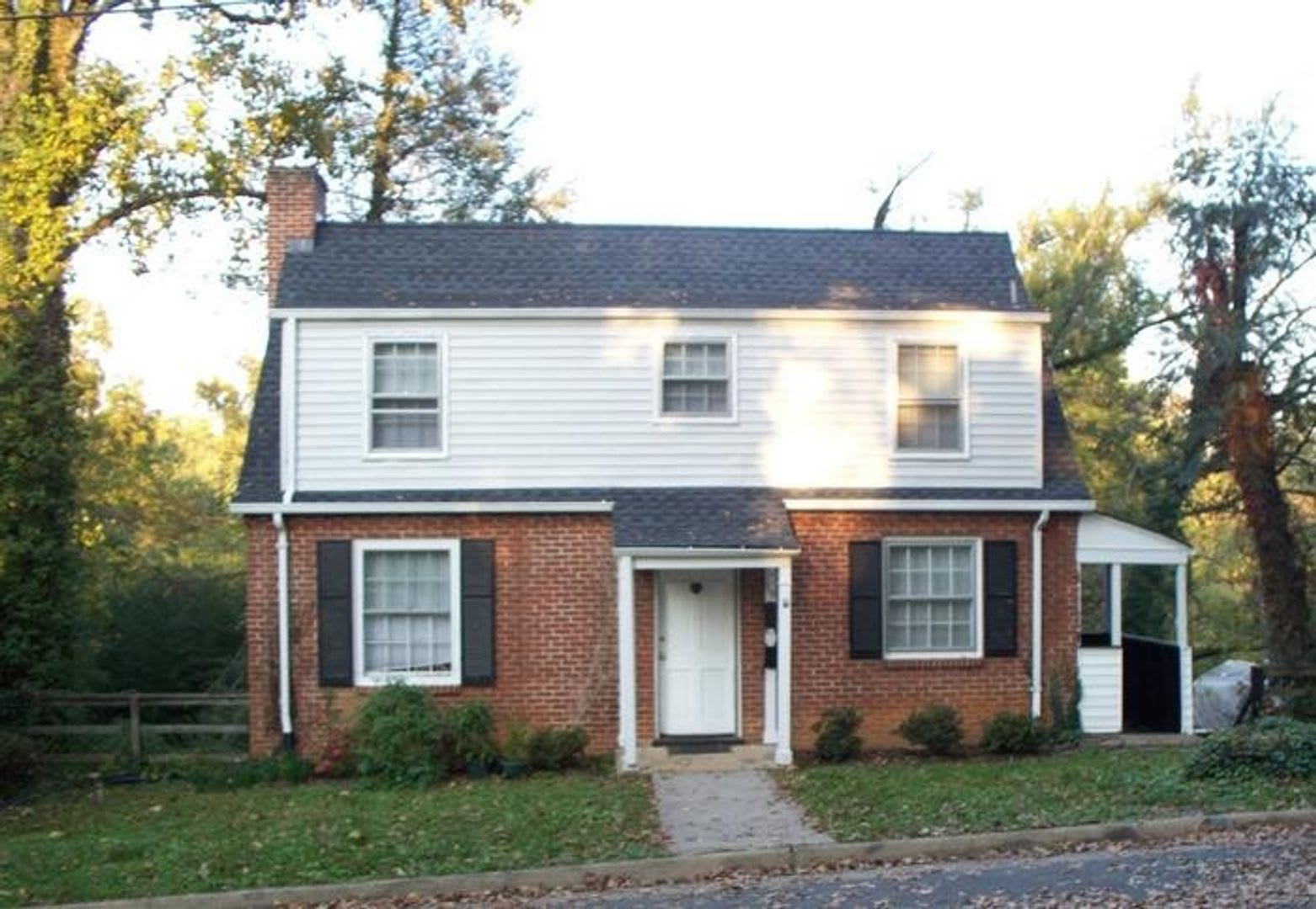 2027-2028 School Year Location! Location! Location! 7 bdrms 3 bath – photo 1