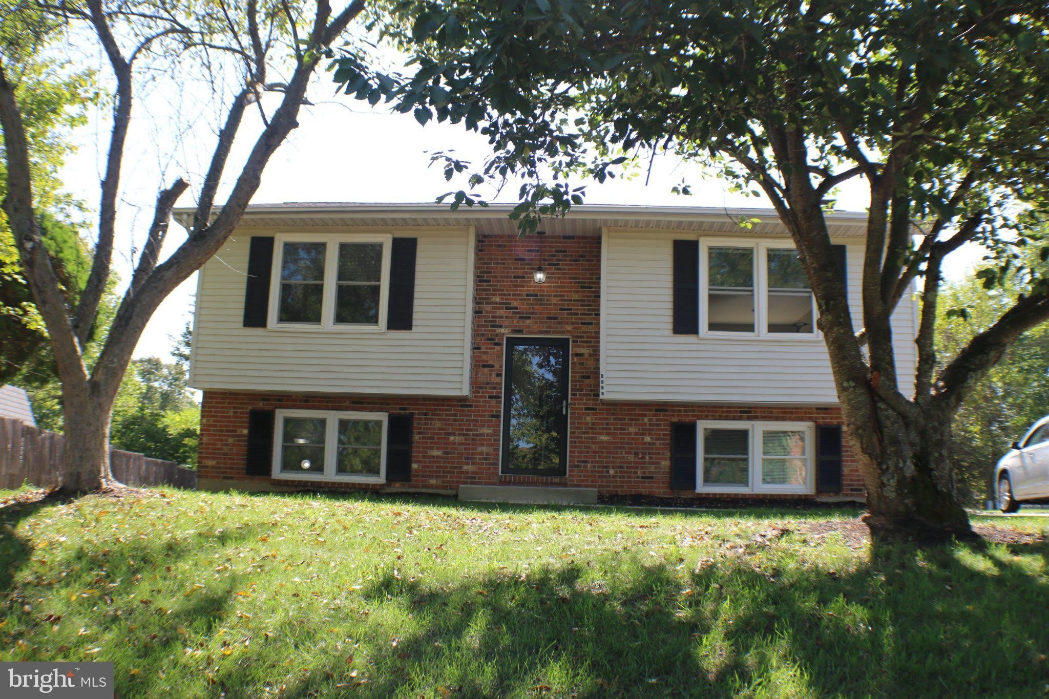 5077 MACNAMARA Drive – photo 1