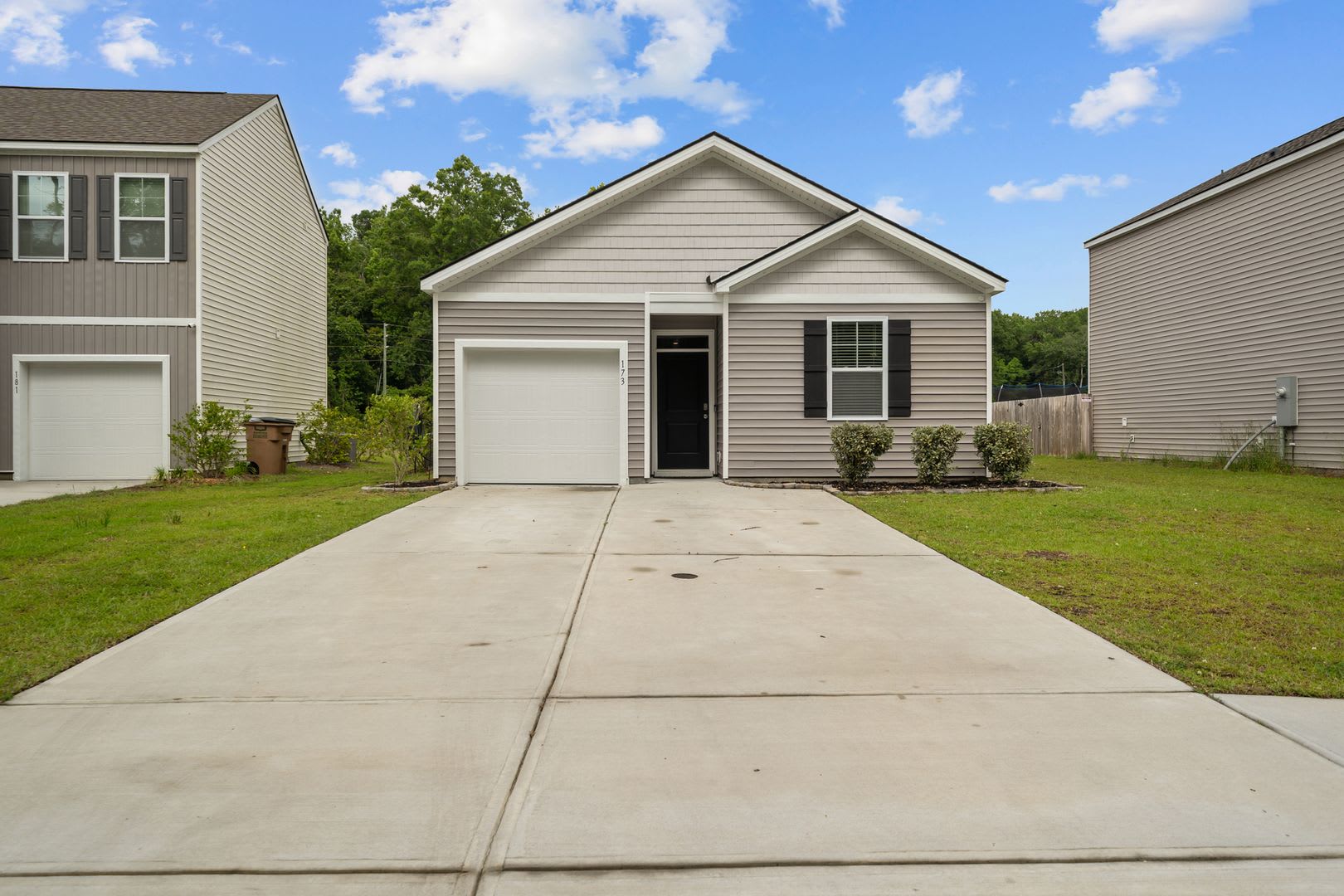 Spacious 4-Bedroom Home Near Fort Stewart with Open Floor Plan &amp; Large Backyard – photo 1 of 42