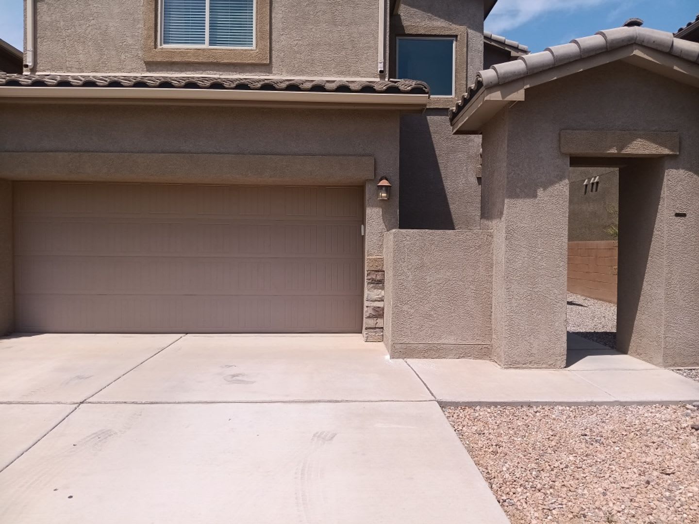 3 Bedroom, 2.5 Bathroom Home! Schedule a Showing! – photo 1