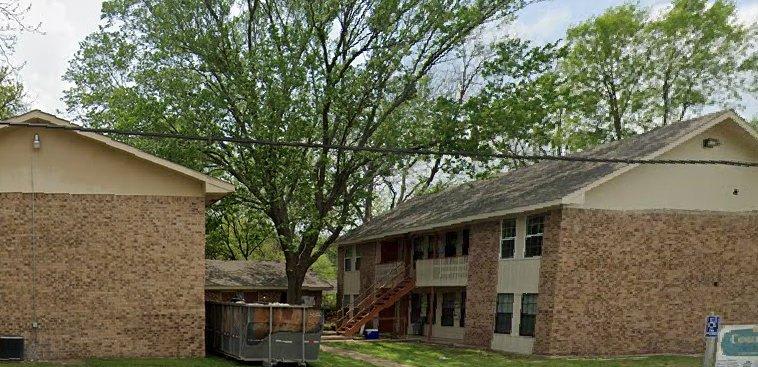 812 East Palestine St – photo 1 of 6