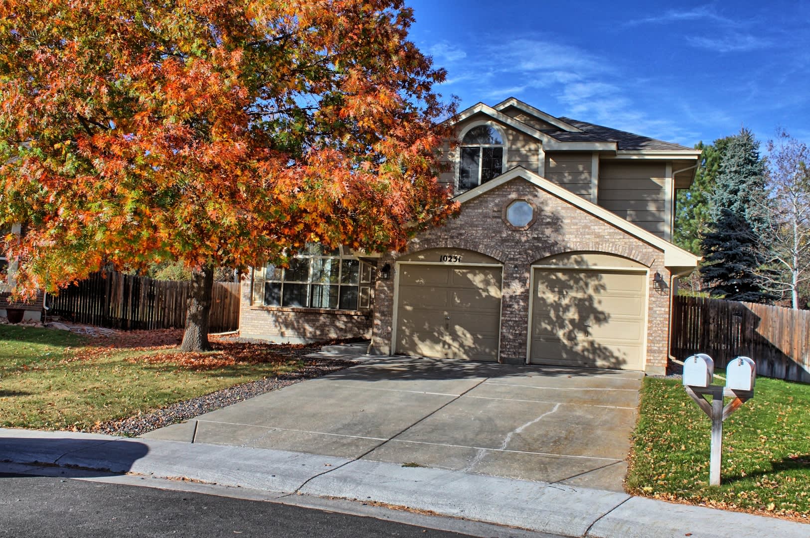 4 bed 3 bath Stonegate home across from park – photo 1 of 17