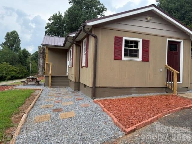 3262 Nix Creek Road – photo 1 of 5