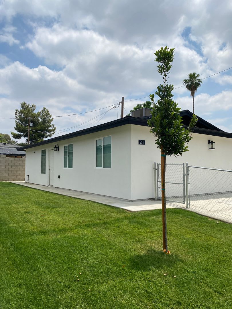 Charming 2 bedroom 1 bath home. – photo 1 of 13