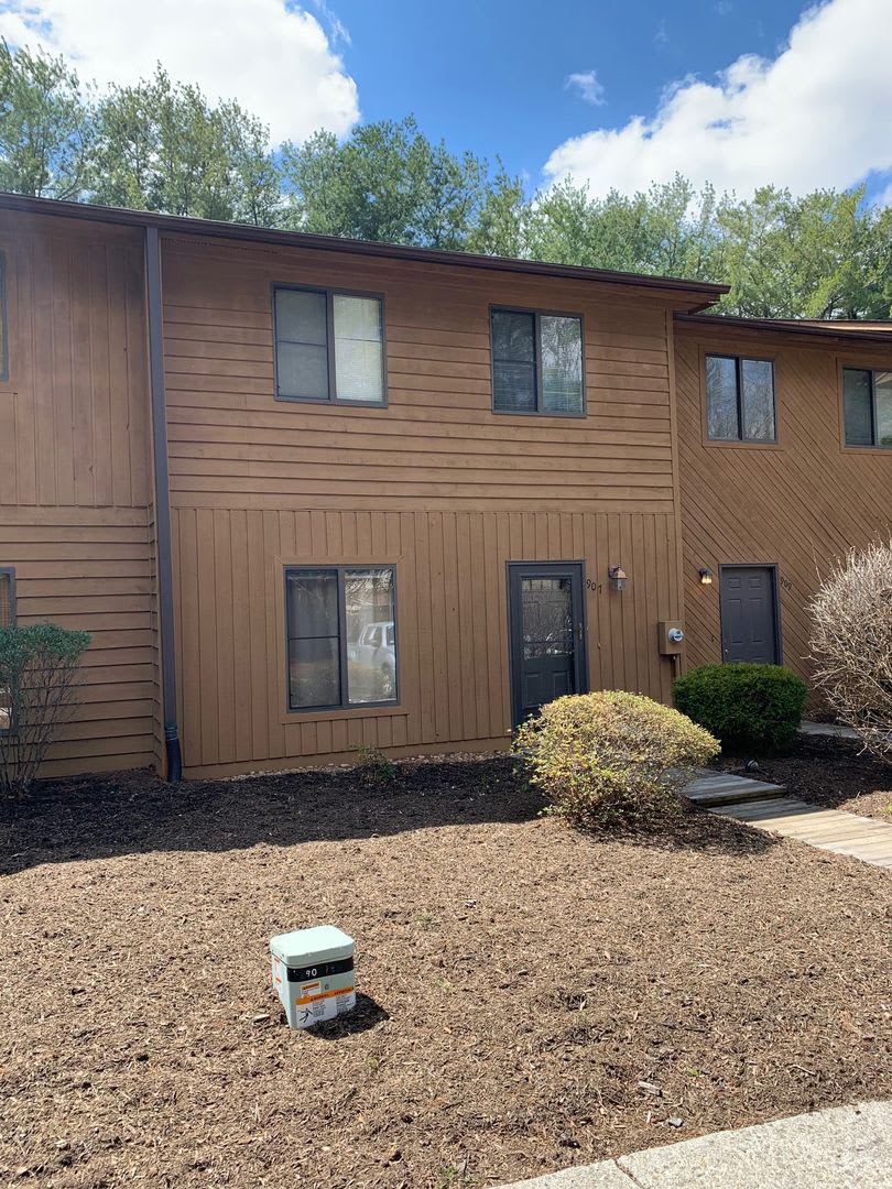 3 Bedroom 2 5 Bath Townhouse – photo 1