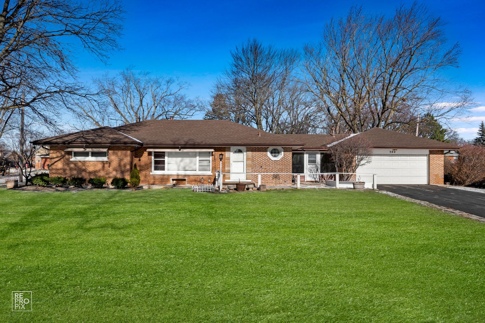 Gorgeous 3 Bedroom Home In Mount Prospect – photo 1 of 103