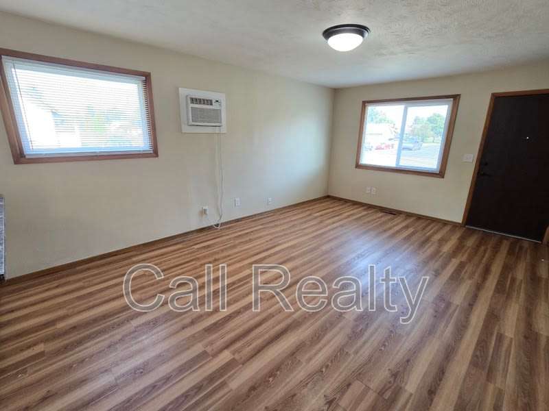 5227 N Crestline St. – photo 1
