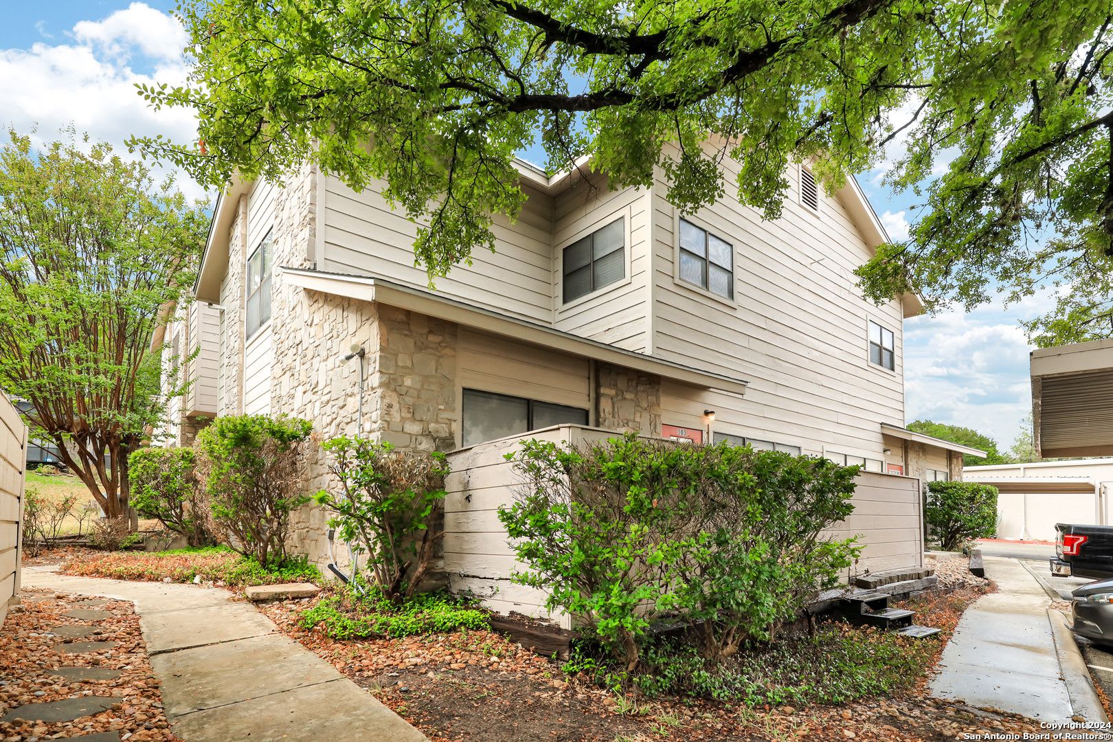 Modern Two-Story Condo with 2 Bedrooms, 2.5 Bathrooms, and Community Pool – photo 1