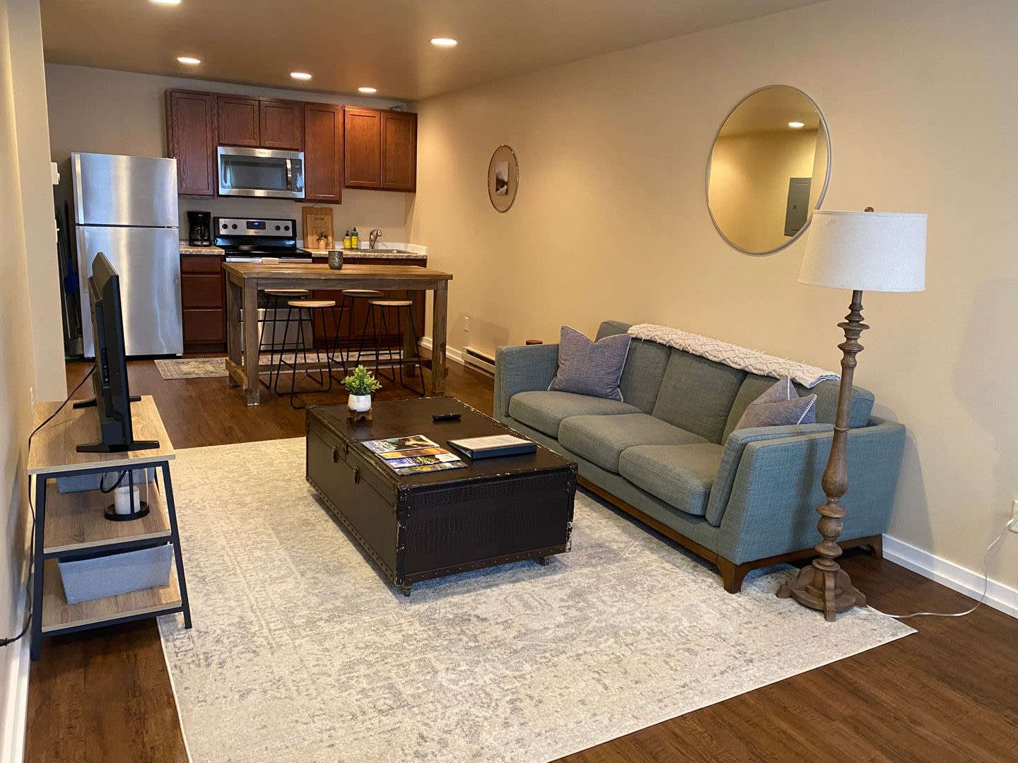 Fully Furnished Cozy Unit in Four Corners! – photo 1 of 19