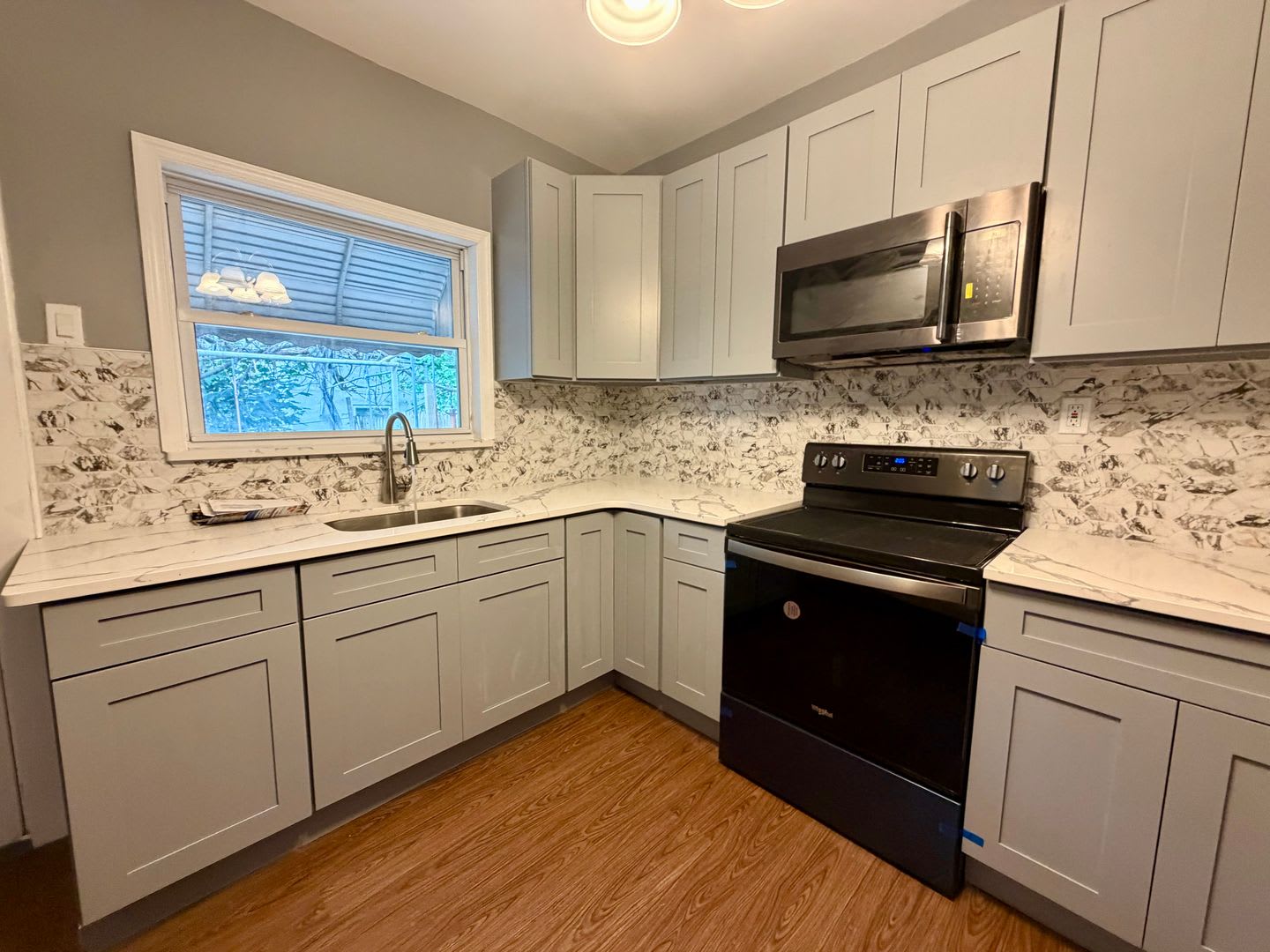 Renovated 3-Bedroom Home Near Hunting Park! Available NOW! – photo 1