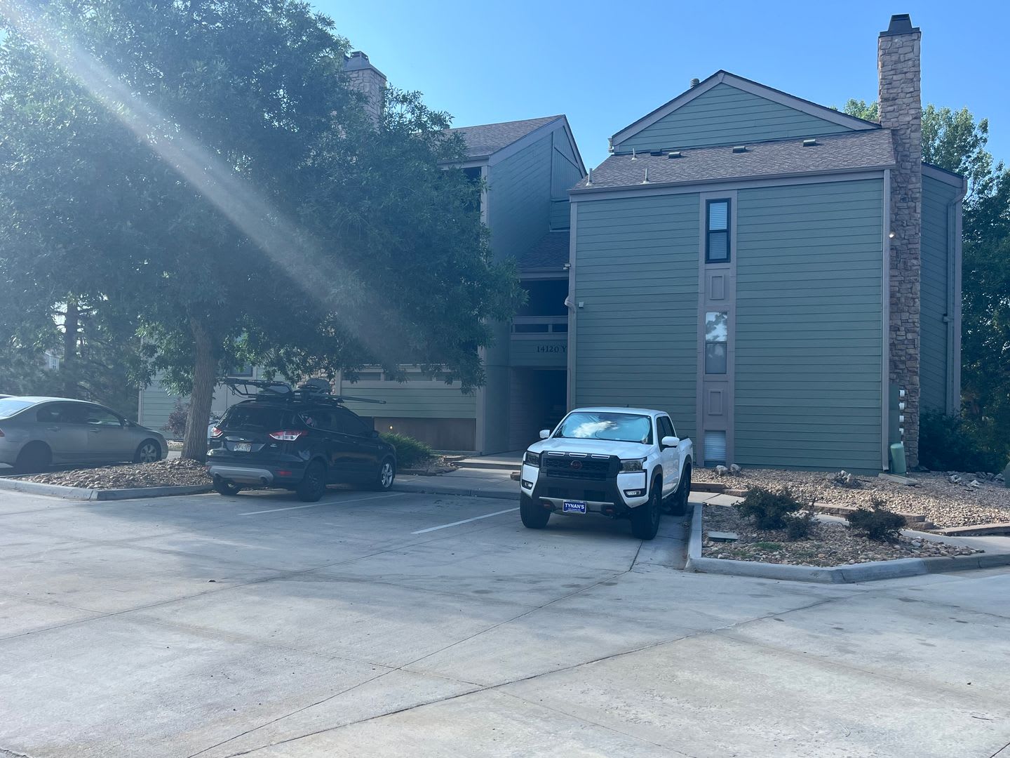 Bright 2 Bed 2 Bath Condo in great location! – photo 1
