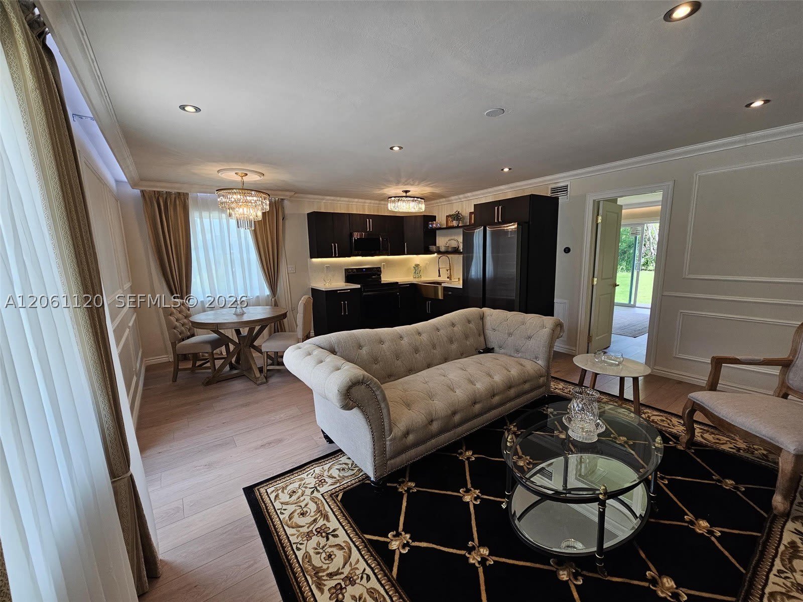 609 NE 14th Ct – photo 1